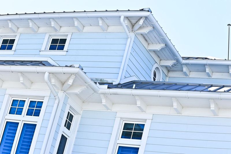Premium aluminum and copper half-round gutters in Cape Coral