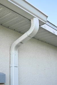 Sarasota’s tropical climate brings intense rain—especially during summer and hurricane season. Standard 2×3 downspouts often struggle to keep up. That’s where 3×4 downspouts come in