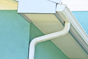 Upgrade your home with 6-inch seamless gutters in Tampa, FL.