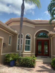 The Cameo profile offers a sleek, modern look with smooth, crisp lines that fit perfectly with contemporary and coastal Florida architecture. It adds subtle style while providing dependable function.